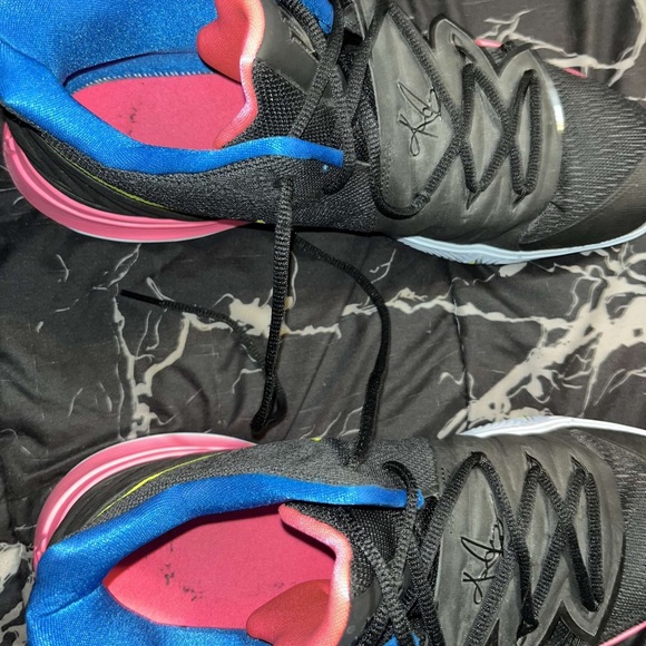Nike Kyrie 5 Just Do It - Picture 2 of 8